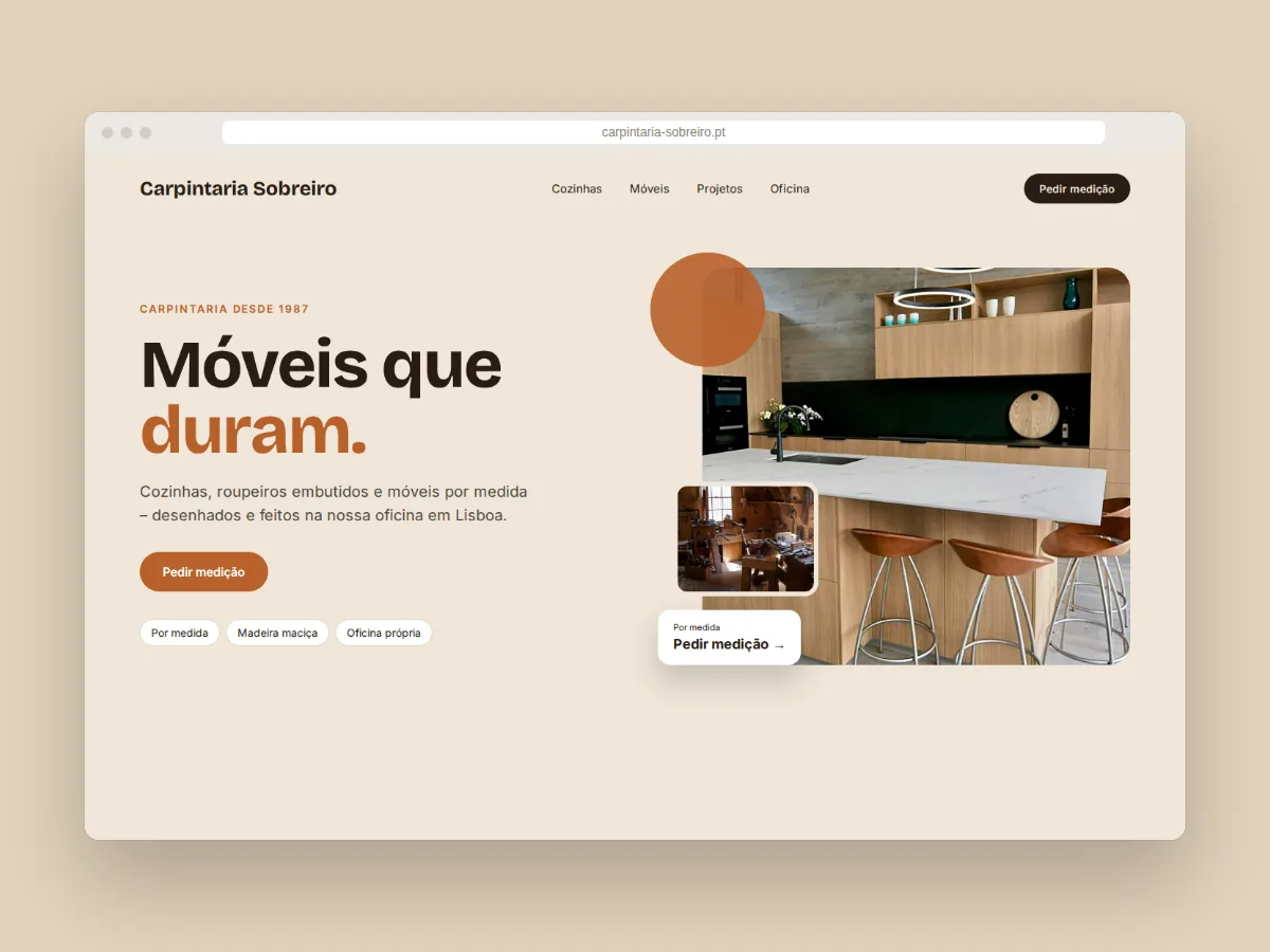 Design de site para a Carpintaria Sobreiro, com o título “Móveis que duram.” e pedido de medição